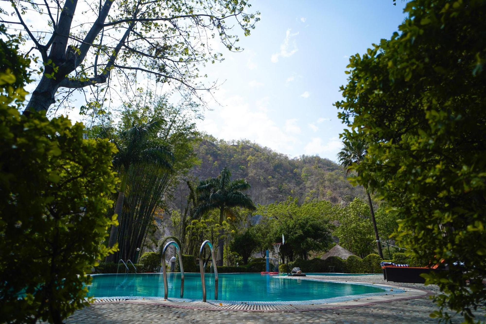 The Solluna Resort Marchula Esterno foto
